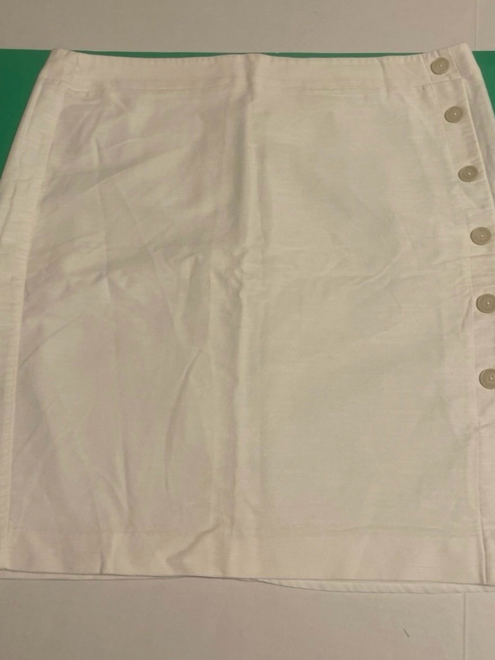 LOFT Classic White Button-Trim Women's Skirt Size 18. Full lining